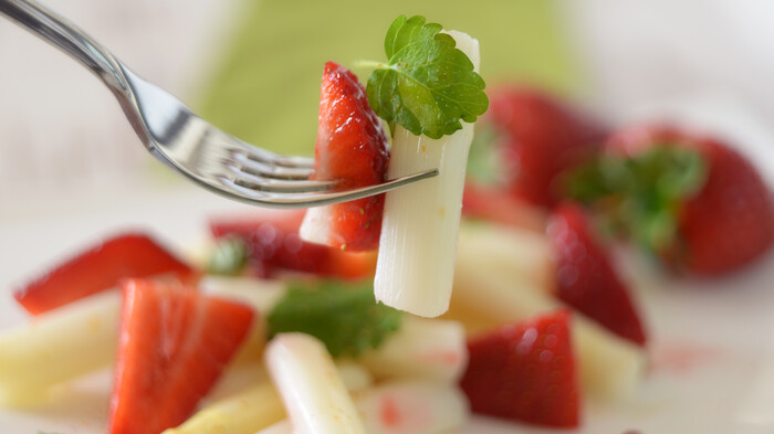 Erdbeer-Spargelsalat